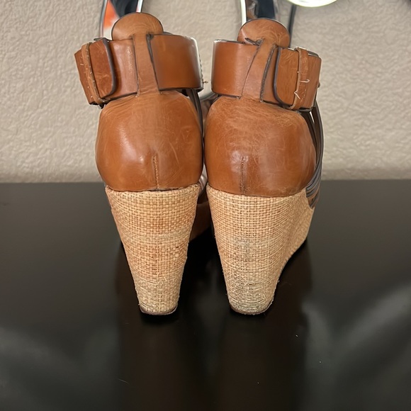 Trask wedge leather platform sandal. Size 7. Worn but in good shape. 3 3/4” heel - Picture 3 of 9